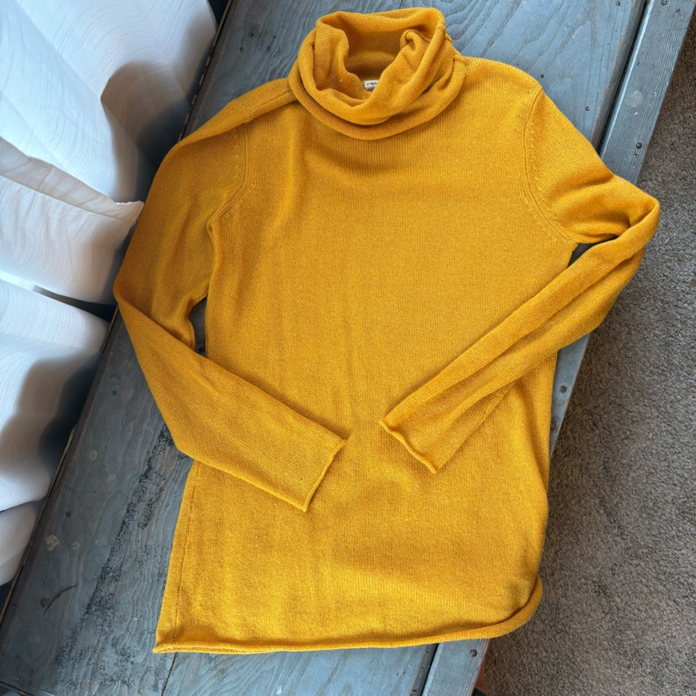 Qi Cashmere marigold yellow turtleneck sweater | size small